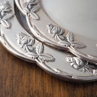 Set of two vintage alpacca silver plates | Alpacca silver platters | Vintage silver plates | Alpacca plate with roses | Floral silver plates