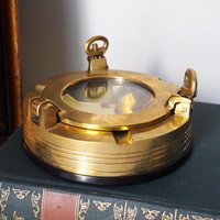 Vintage solid brass ashtray | Ship's porthole ashtray | Nautical ashtray | Lidded ship ashtray | Nautical decor | Glass lid brass ashtray