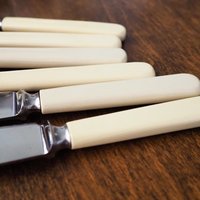 Set of six vintage knives | Sheffield knives | Vintage stainless steel knives | Vintage knife set | Atkinson Brothers knives | Bakelite