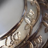 Set of two vintage alpacca silver plates | Alpacca silver platters | Vintage silver plates | Alpacca plate with roses | Floral silver plates