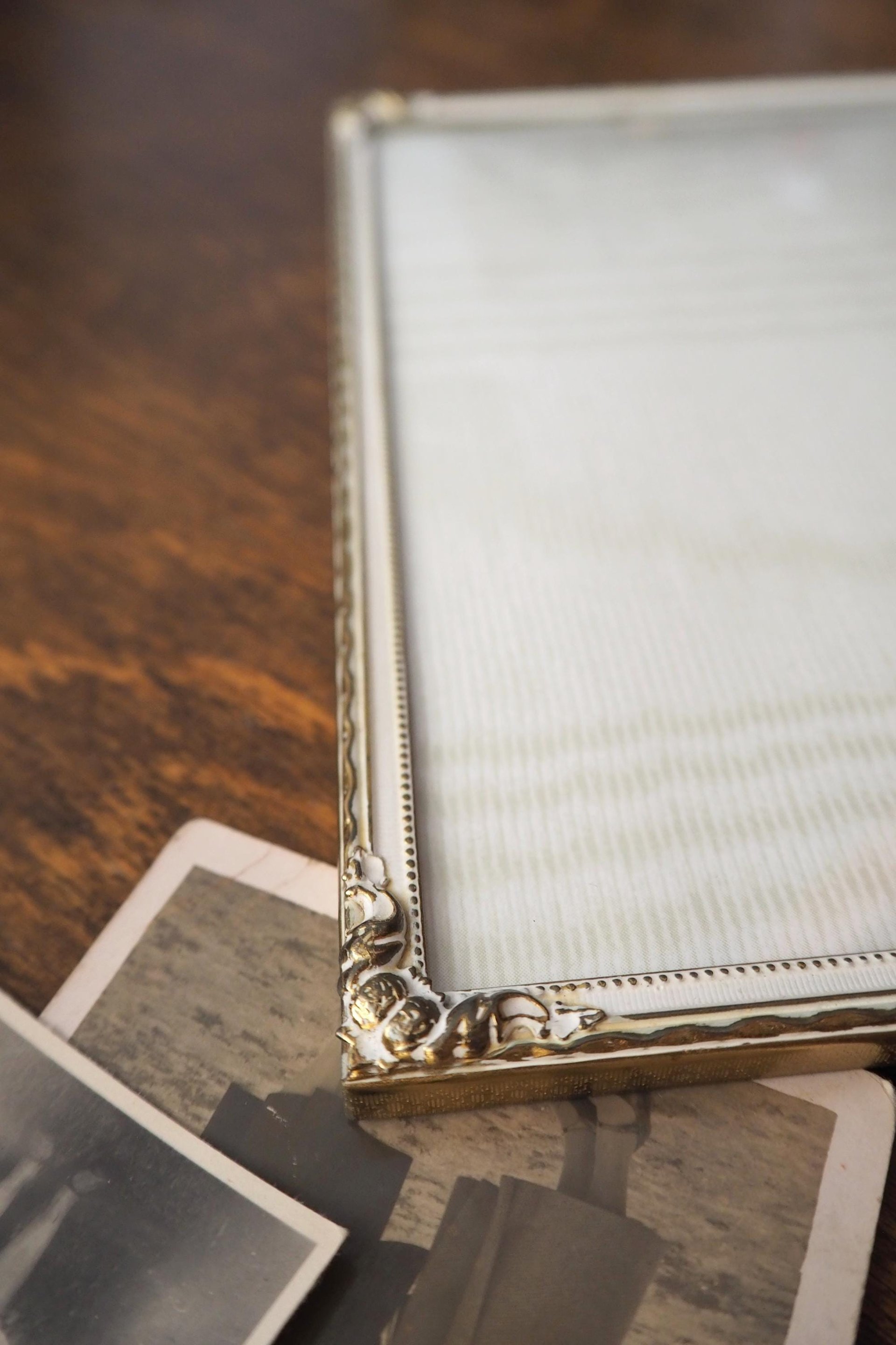 Vintage brass photo frame 20x20 cm | Ornate brass frame | Vintage photo frame | Brass picture frame | Vintage brass and white picture frame
