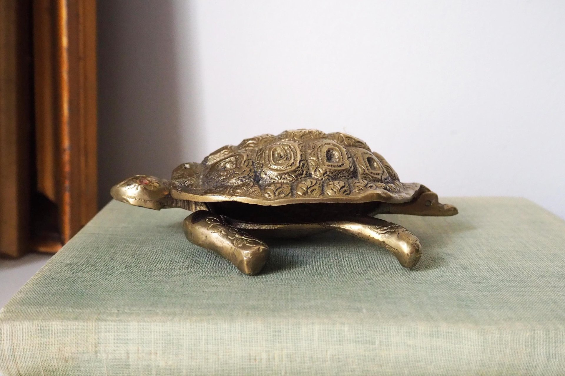 Vintage brass ashtray | Vintage turtle ashtray | Ashtray with lid | Brass turtle ashtray with lid | Vintage brass turtle ashtray