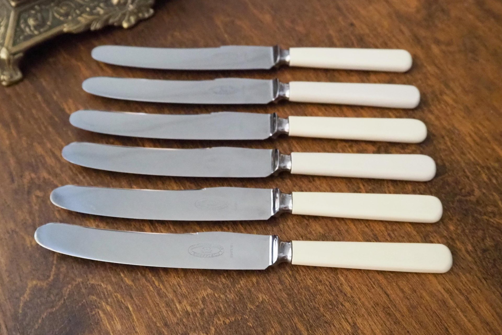 Set of six vintage knives | Sheffield knives | Vintage stainless steel knives | Vintage knife set | Atkinson Brothers knives | Bakelite