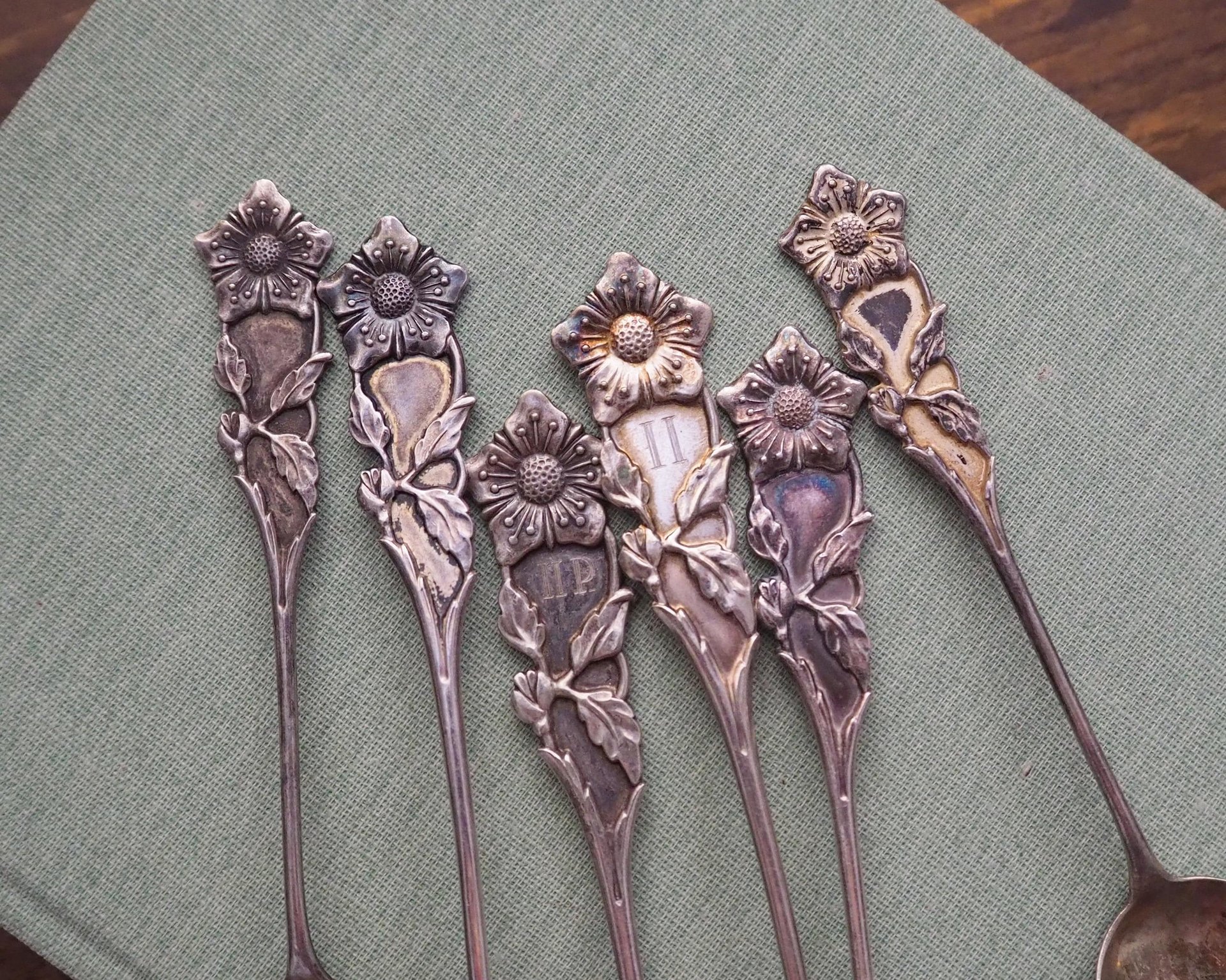 Vintage spoon set | Small alpacca silver spoons | Mismatched spoons | Vintage alpacca silver spoons | Small teaspoons | Floral teaspoon set