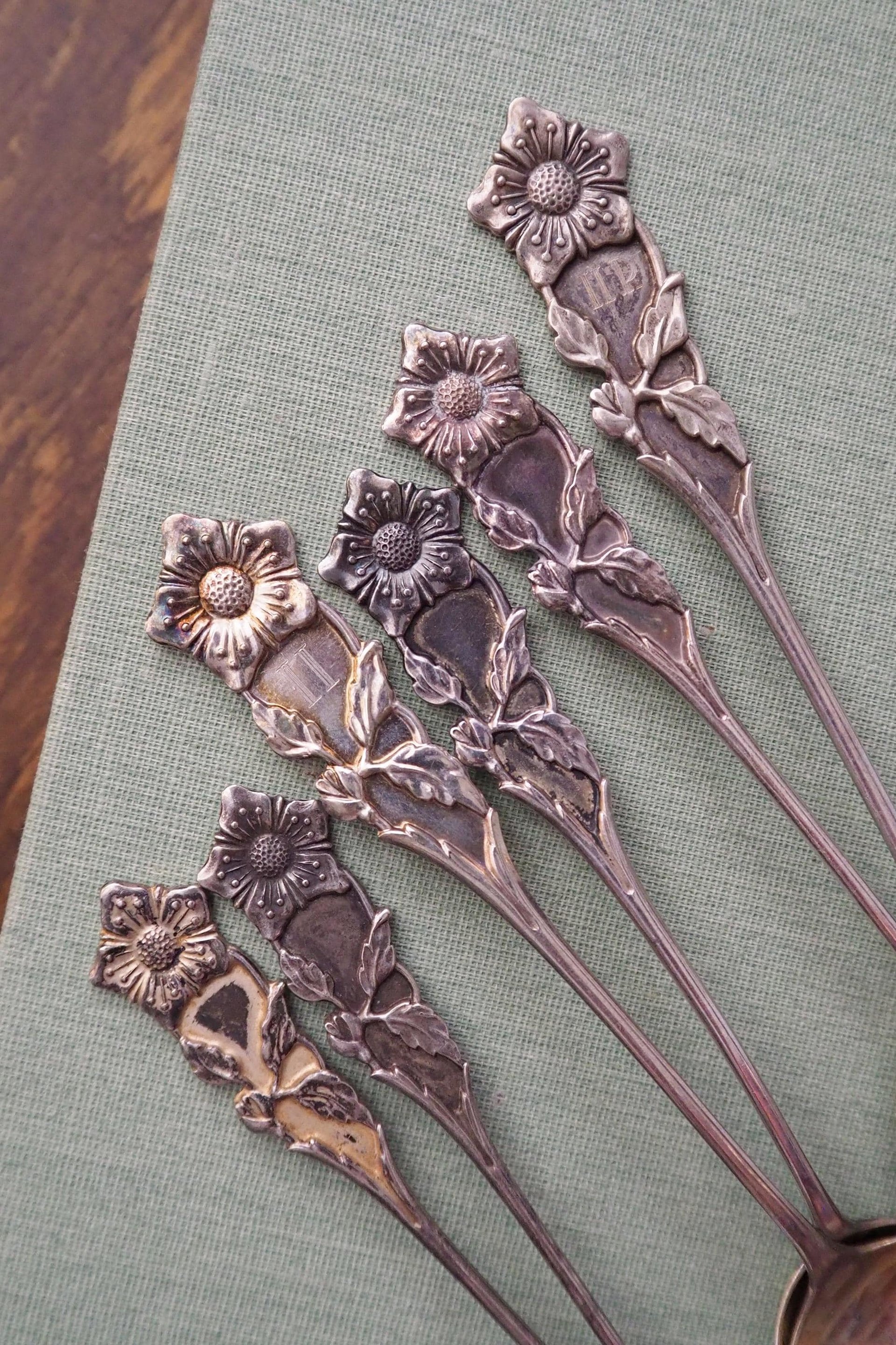 Vintage spoon set | Small alpacca silver spoons | Mismatched spoons | Vintage alpacca silver spoons | Small teaspoons | Floral teaspoon set