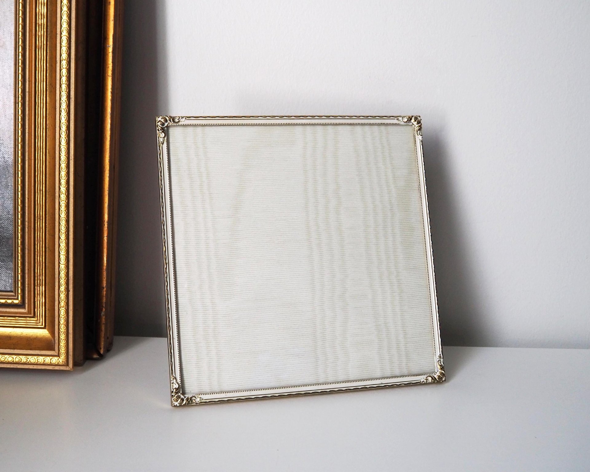 Vintage brass photo frame 20x20 cm | Ornate brass frame | Vintage photo frame | Brass picture frame | Vintage brass and white picture frame