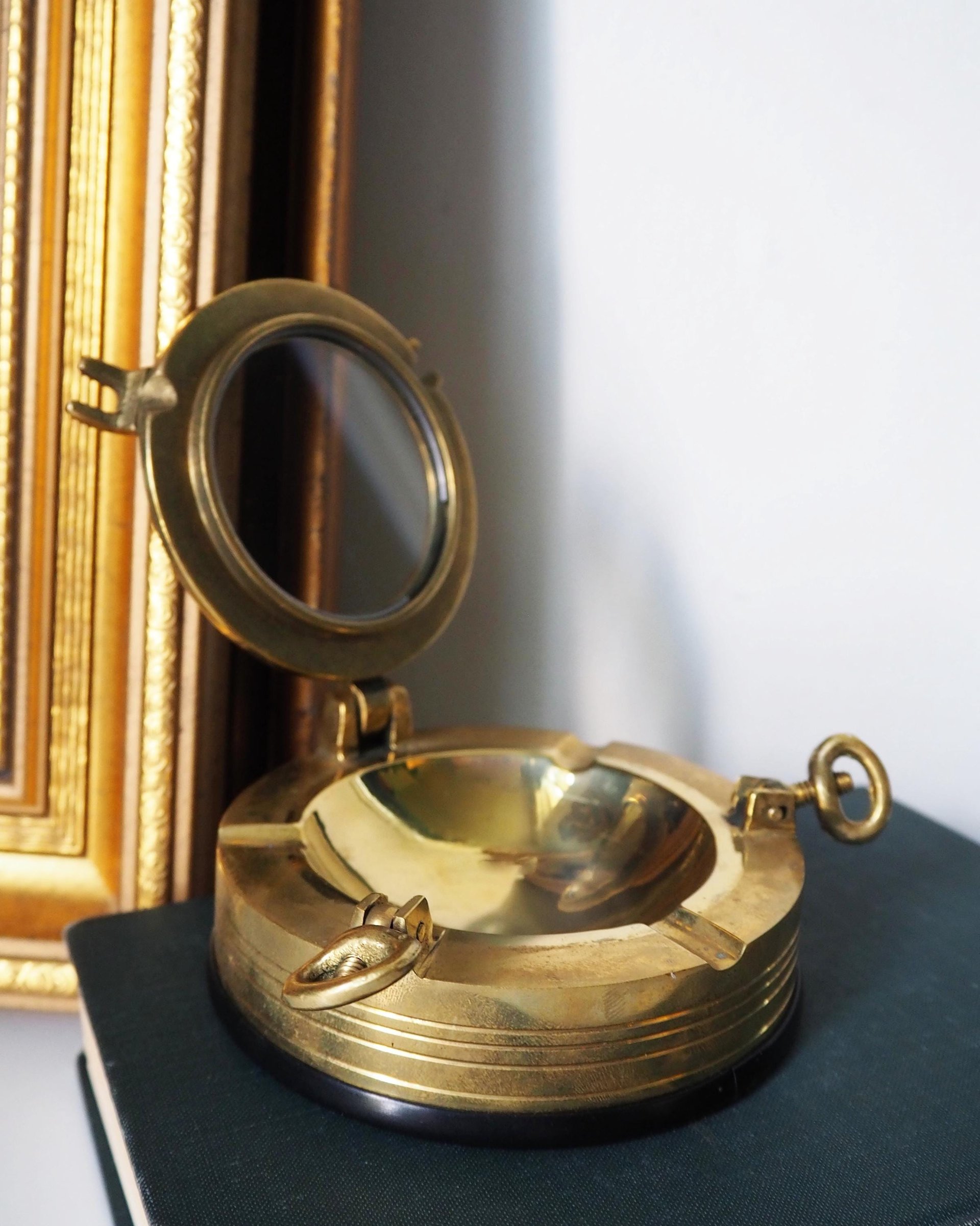 Vintage solid brass ashtray | Ship's porthole ashtray | Nautical ashtray | Lidded ship ashtray | Nautical decor | Glass lid brass ashtray