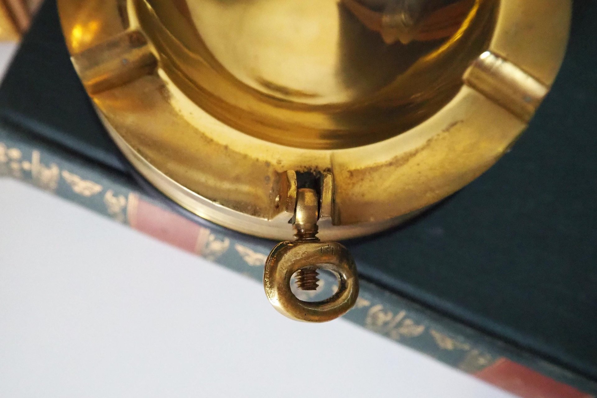 Vintage solid brass ashtray | Ship's porthole ashtray | Nautical ashtray | Lidded ship ashtray | Nautical decor | Glass lid brass ashtray