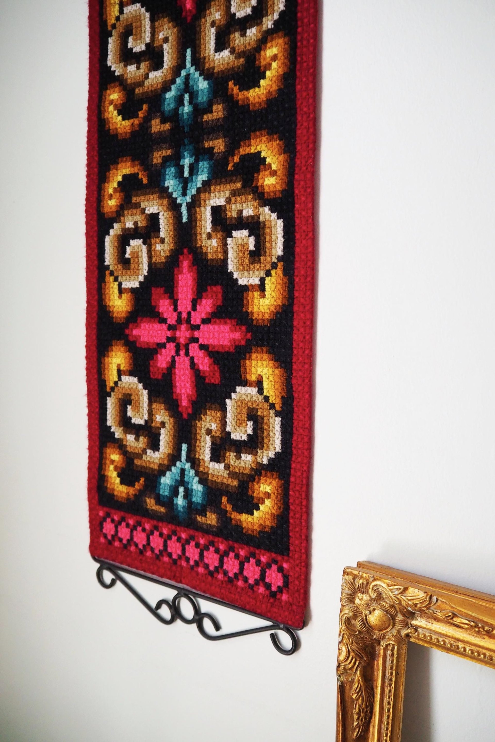 Vintage wall hanging | Scandinavian wall hanging | Traditional wall tapestry | Retro wall hanging | Made in Finland