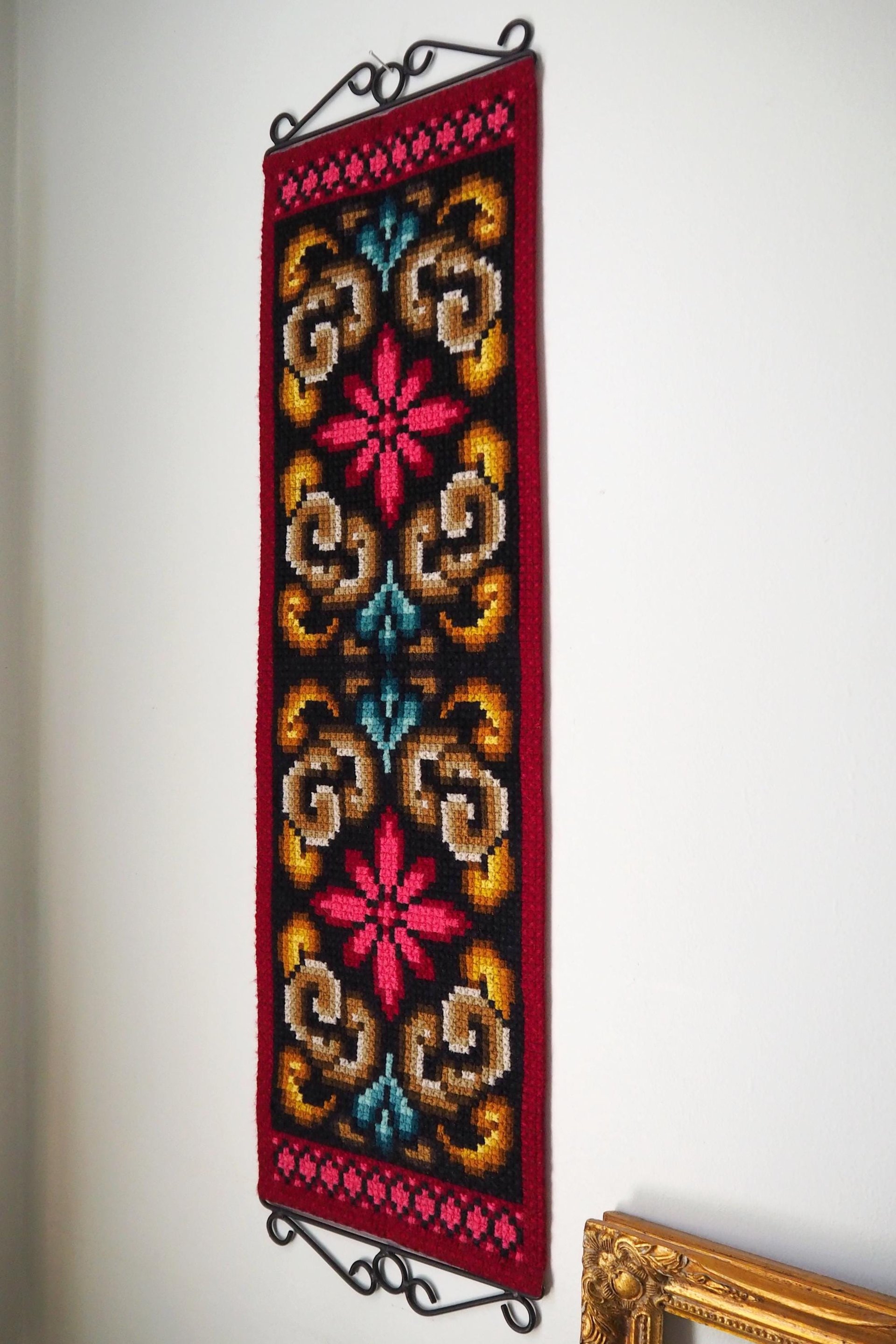 Vintage wall hanging | Scandinavian wall hanging | Traditional wall tapestry | Retro wall hanging | Made in Finland