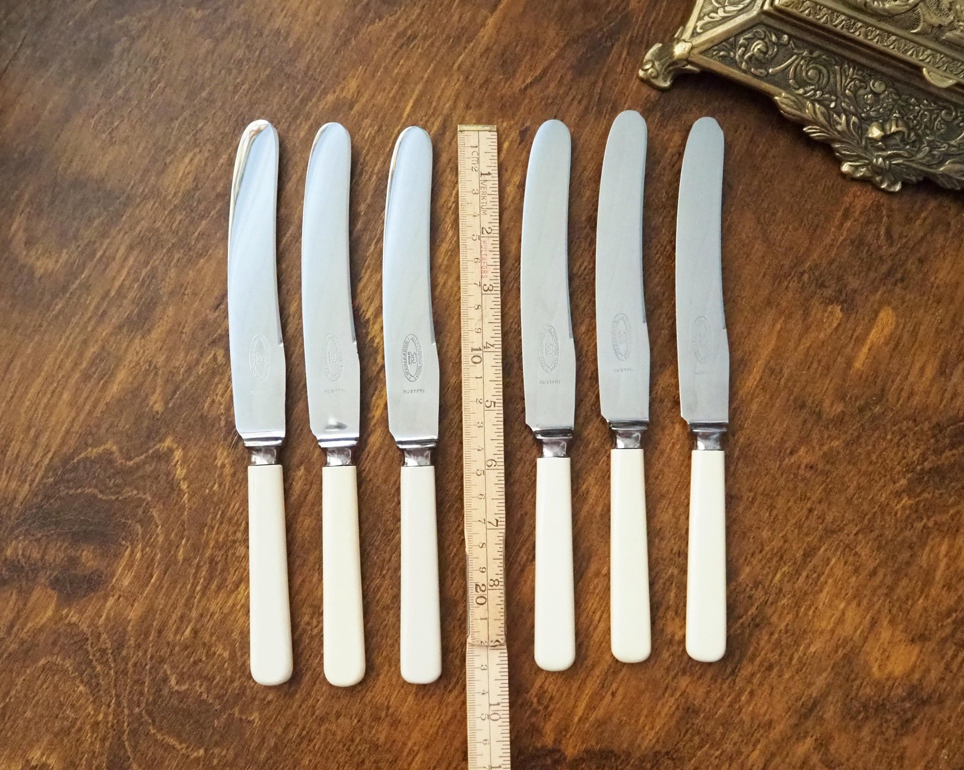 Set of six vintage knives | Sheffield knives | Vintage stainless steel knives | Vintage knife set | Atkinson Brothers knives | Bakelite