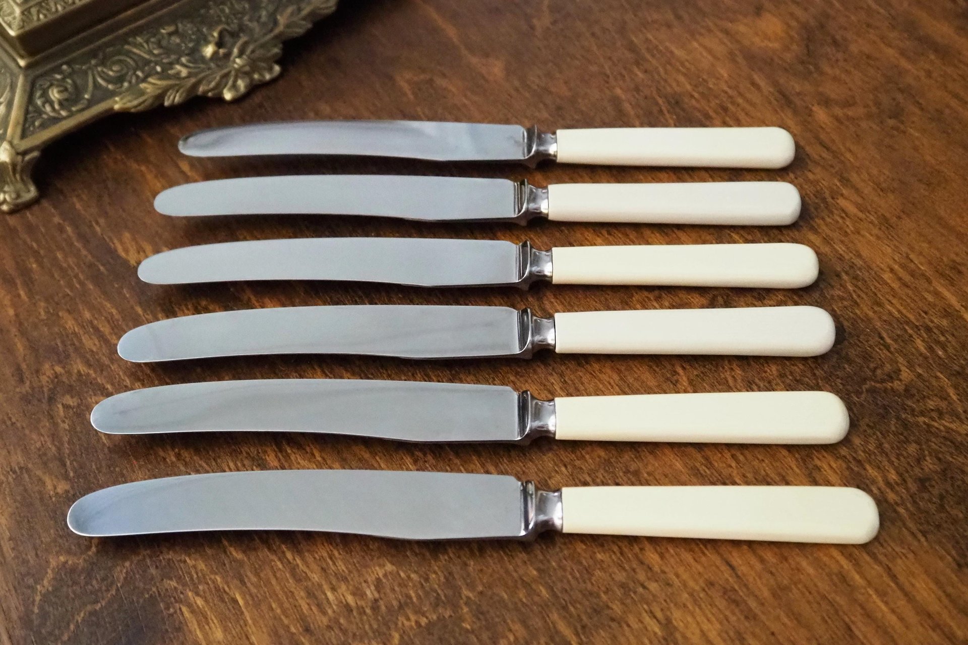 Set of six vintage knives | Sheffield knives | Vintage stainless steel knives | Vintage knife set | Atkinson Brothers knives | Bakelite