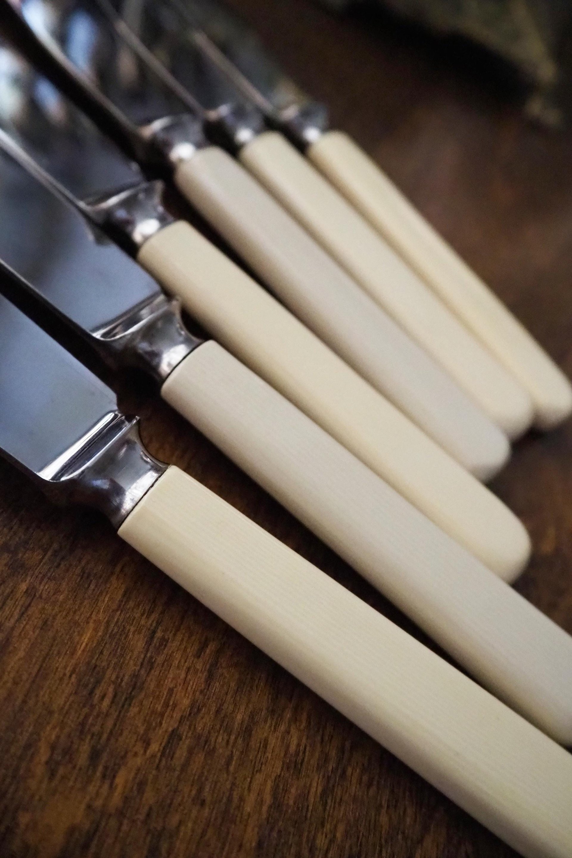 Set of six vintage knives | Sheffield knives | Vintage stainless steel knives | Vintage knife set | Atkinson Brothers knives | Bakelite