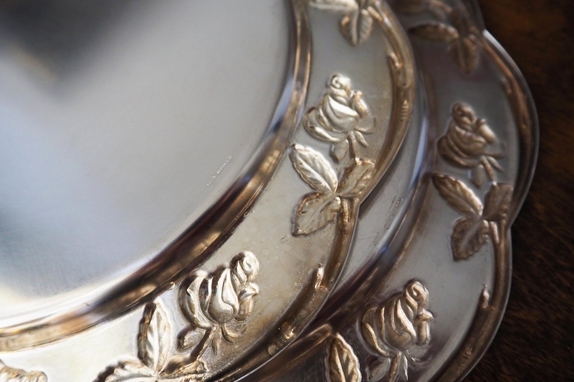 Set of two vintage alpacca silver plates | Alpacca silver platters | Vintage silver plates | Alpacca plate with roses | Floral silver plates
