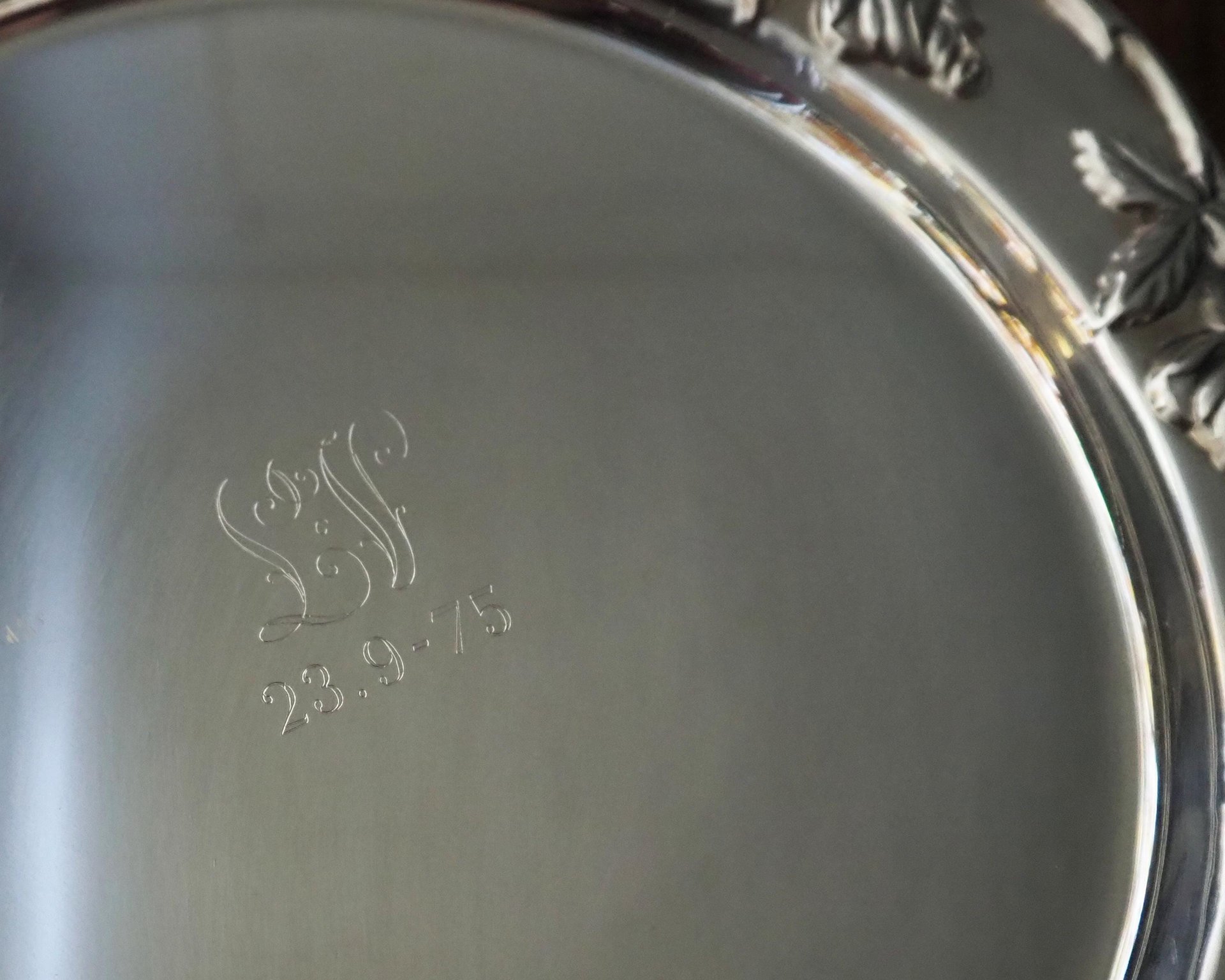 Set of two vintage alpacca silver plates | Alpacca silver platters | Vintage silver plates | Alpacca plate with roses | Floral silver plates