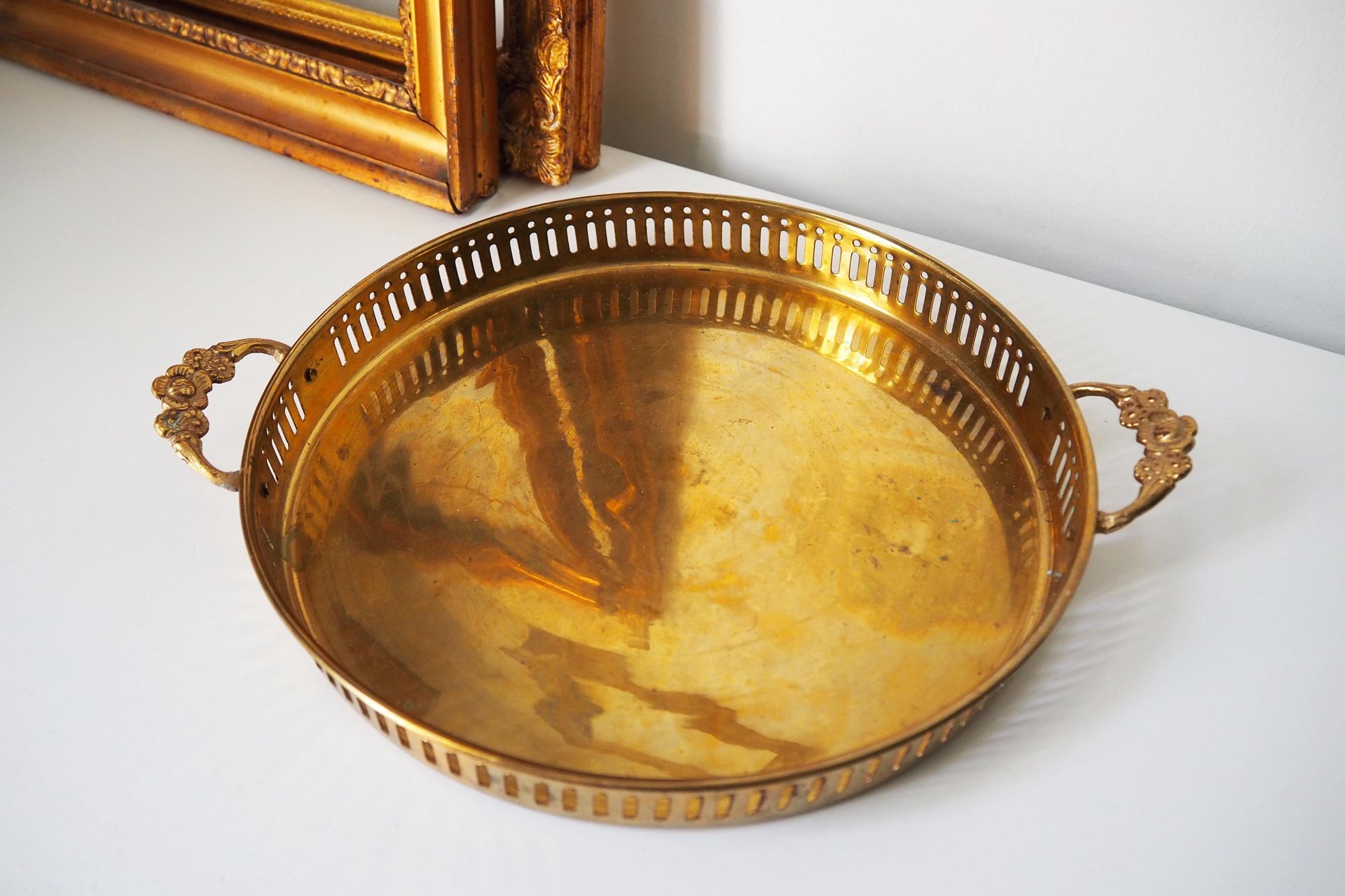 Vintage brass tray | Small brass tray with handles | Round brass tray | Round vintage brass tray with handles | Brass serving tray