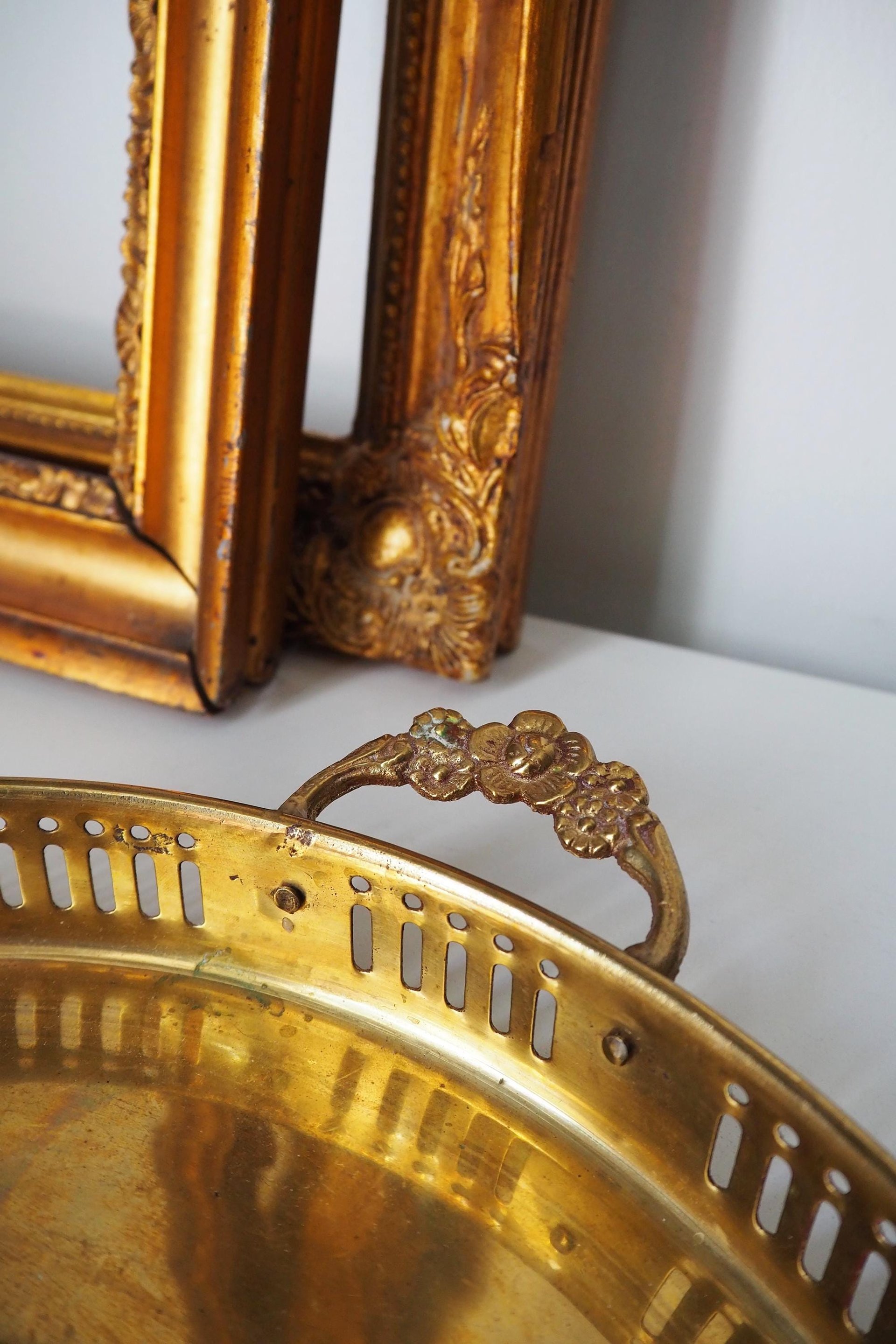 Vintage brass tray | Small brass tray with handles | Round brass tray | Round vintage brass tray with handles | Brass serving tray