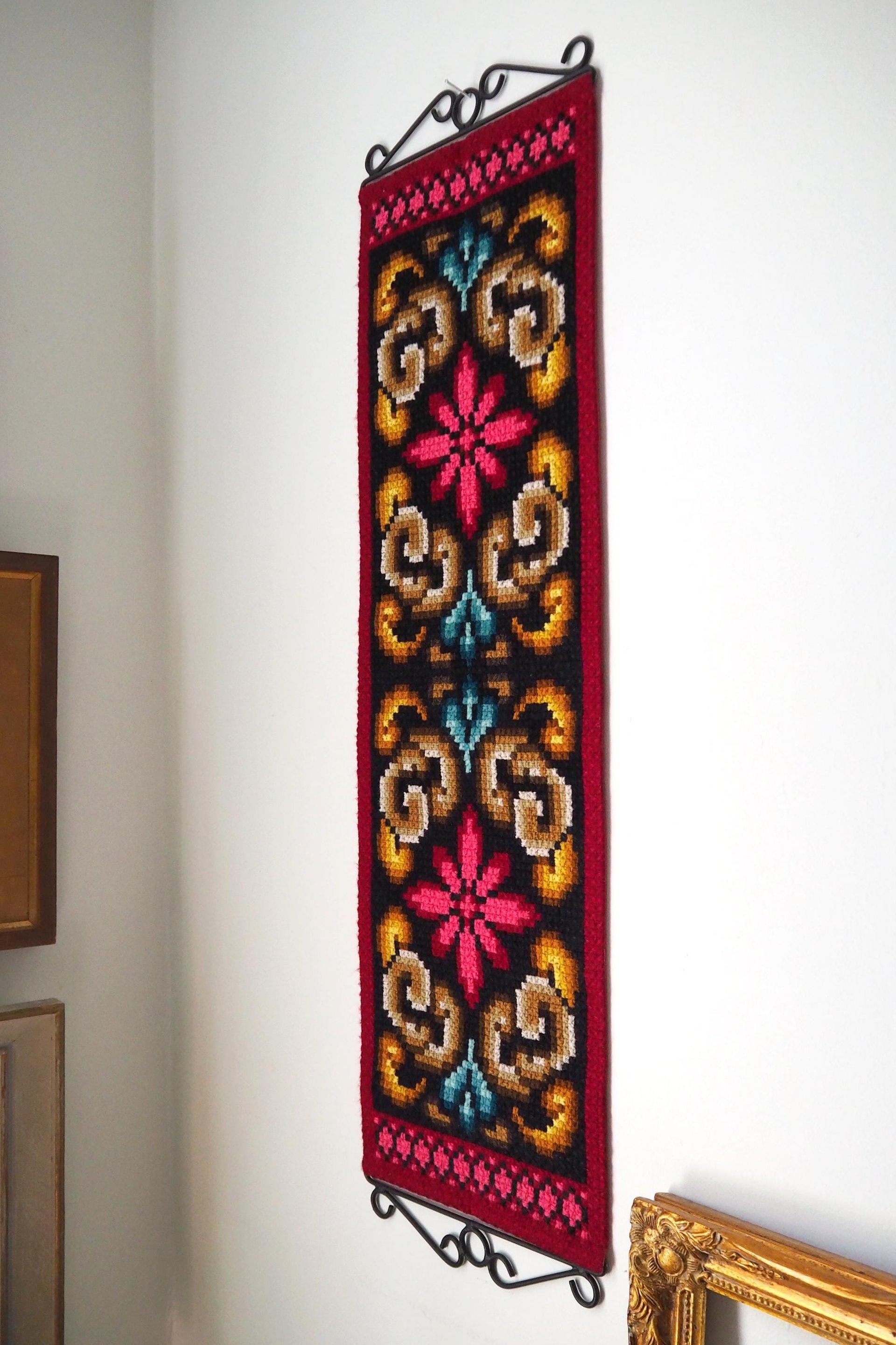 Vintage wall hanging | Scandinavian wall hanging | Traditional wall tapestry | Retro wall hanging | Made in Finland
