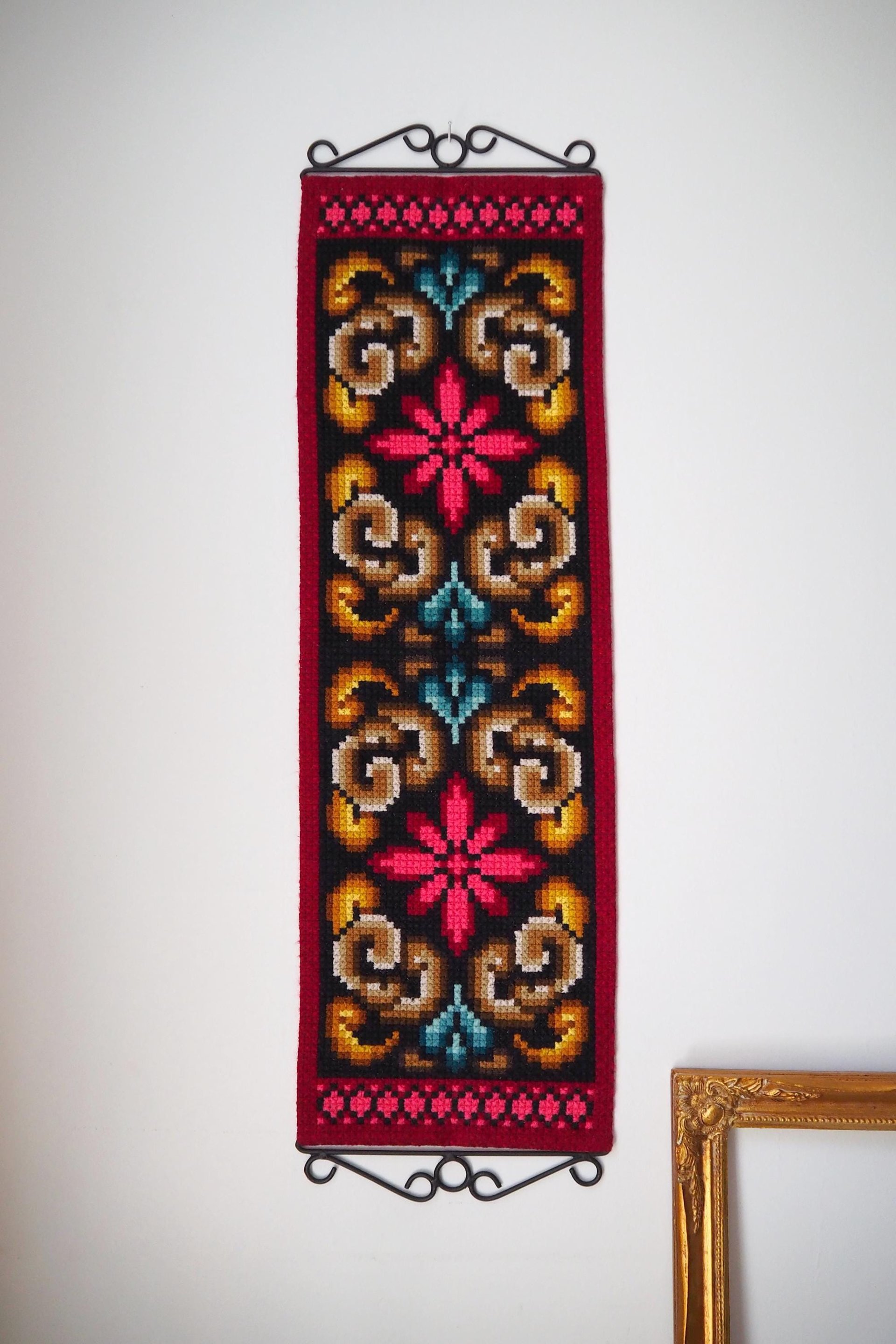 Vintage wall hanging | Scandinavian wall hanging | Traditional wall tapestry | Retro wall hanging | Made in Finland