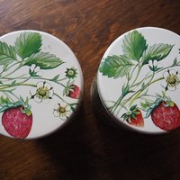 Set of two vintage tin containers | Strawberry tin boxes | Vintage storage box | Round tin containers | Vintage storage tins