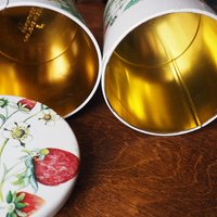 Set of two vintage tin containers | Strawberry tin boxes | Vintage storage box | Round tin containers | Vintage storage tins