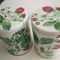 Set of two vintage tin containers | Strawberry tin boxes | Vintage storage box | Round tin containers | Vintage storage tins