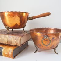 Set of two vintage copper planters | Vintage planters | Footed copper planters | Copper planter with handle | Hammered copper planters
