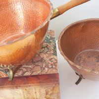 Set of two vintage copper planters | Vintage planters | Footed copper planters | Copper planter with handle | Hammered copper planters