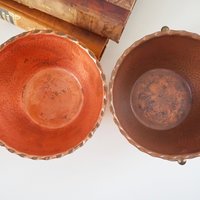 Set of two vintage copper planters | Vintage planters | Footed copper planters | Copper planter with handle | Hammered copper planters