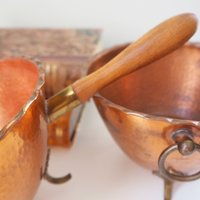 Set of two vintage copper planters | Vintage planters | Footed copper planters | Copper planter with handle | Hammered copper planters