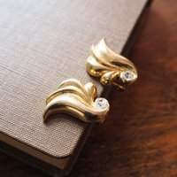 Vintage clip-on earrings | Gold tone clip-on earrings | Vintage gold tone earrings | Clip-on earrings