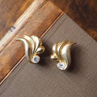 Vintage clip-on earrings | Gold tone clip-on earrings | Vintage gold tone earrings | Clip-on earrings