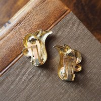 Vintage clip-on earrings | Gold tone clip-on earrings | Vintage gold tone earrings | Clip-on earrings