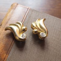 Vintage clip-on earrings | Gold tone clip-on earrings | Vintage gold tone earrings | Clip-on earrings