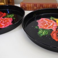 Set of two vintage trays | Vintage rose trays | Vintage floral metal serving tray | Retro trays
