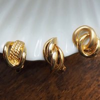 Vintage clip-on earrings | Gold tone clip-on earrings | Vintage gold tone earrings | Clip-on earrings
