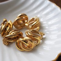 Vintage clip-on earrings | Gold tone clip-on earrings | Vintage gold tone earrings | Clip-on earrings