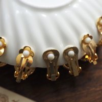 Vintage clip-on earrings | Gold tone clip-on earrings | Vintage gold tone earrings | Clip-on earrings