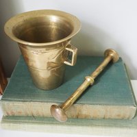 Vintage brass mortar and pestle | Heavy brass mortar | Vintage brass mortar | Brass mortar and pestle | Vintage kitchenware