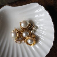 Vintage pearl earrings | Faux pearl earrings | Retro pearl earrings | Clip-on pearl earrings | Large pearl earrings
