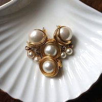 Vintage pearl earrings | Faux pearl earrings | Retro pearl earrings | Clip-on pearl earrings | Large pearl earrings