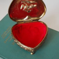 Vintage jewelry box | Heart shaped jewelry box | Vintage hinged trinket box | Small vintage jewelry box | Maritime jewelry box