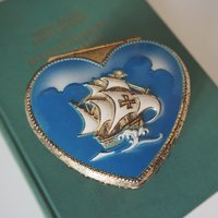 Vintage jewelry box | Heart shaped jewelry box | Vintage hinged trinket box | Small vintage jewelry box | Maritime jewelry box