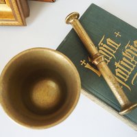 Vintage brass mortar and pestle | Vintage brass mortar | Mariefors-Kellokoski mortar | Made in Finland | Brass mortar
