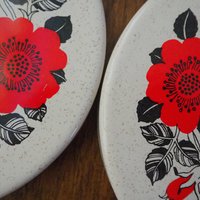 Vintage enamelled stove top burner covers | Electric stove burner covers | Set of two vintage burner covers | Finel | Esteri Tomula