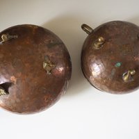 Set of two vintage copper planters | Mismatched copper planters | Round copper planters | Vintage planters with handles