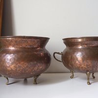 Set of two vintage copper planters | Mismatched copper planters | Round copper planters | Vintage planters with handles