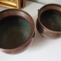 Set of two vintage copper planters | Mismatched copper planters | Round copper planters | Vintage planters with handles