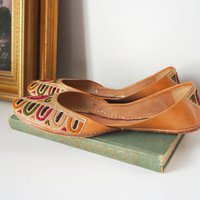 Vintage leather slippers | Embroidered leather slippers | Vintage leather slipper shoes | Indian slippers | Embroidered slippers | UK Size 4