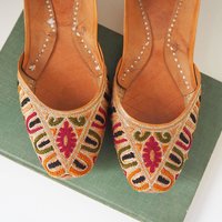 Vintage leather slippers | Embroidered leather slippers | Vintage leather slipper shoes | Indian slippers | Embroidered slippers | UK Size 4